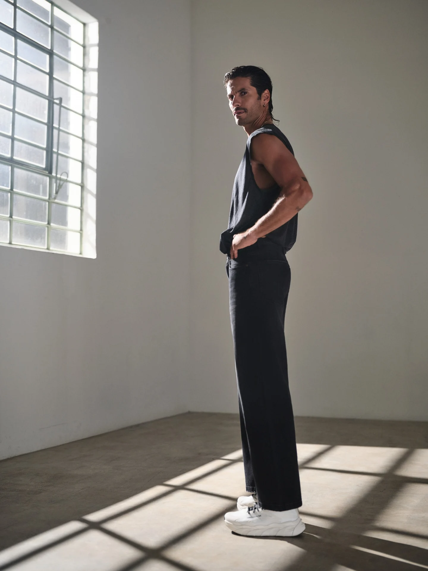 Γιώργος Καράβας — Under Armour sportstyle στο φυσικό φως